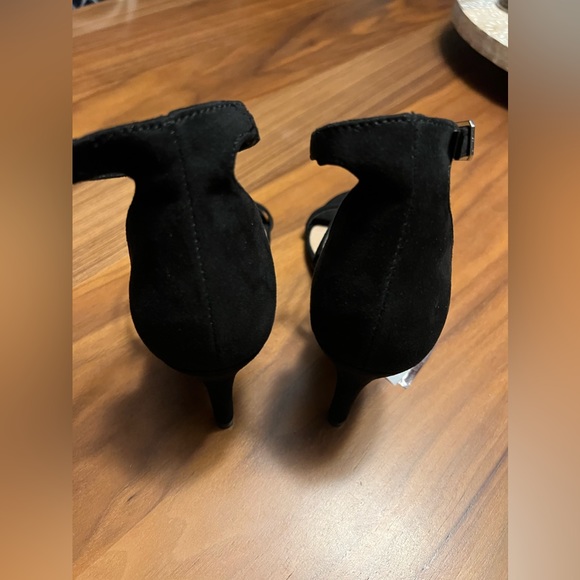 NWOB. London Rag heels, Black suede. - Picture 4 of 9